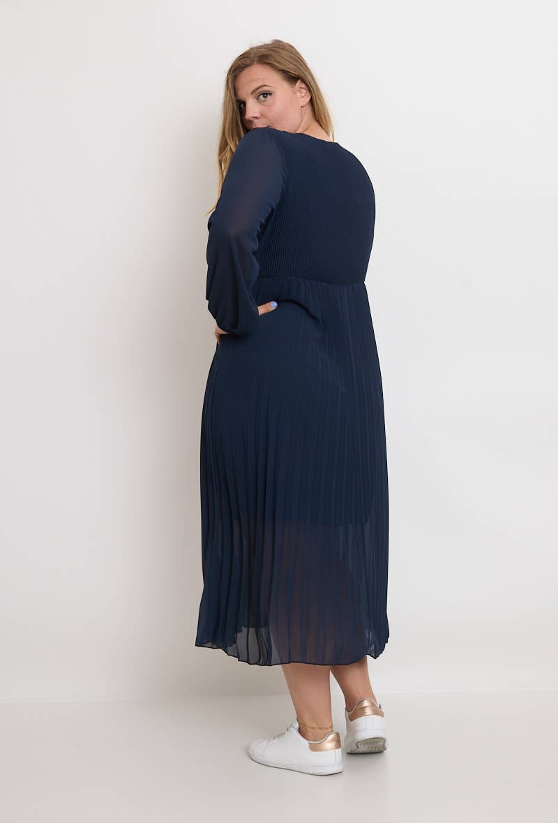 C'MELODIE - Wholesale Dress - Women's - Elegant Long-Sleeve Pleated Dresses in Plus Size4