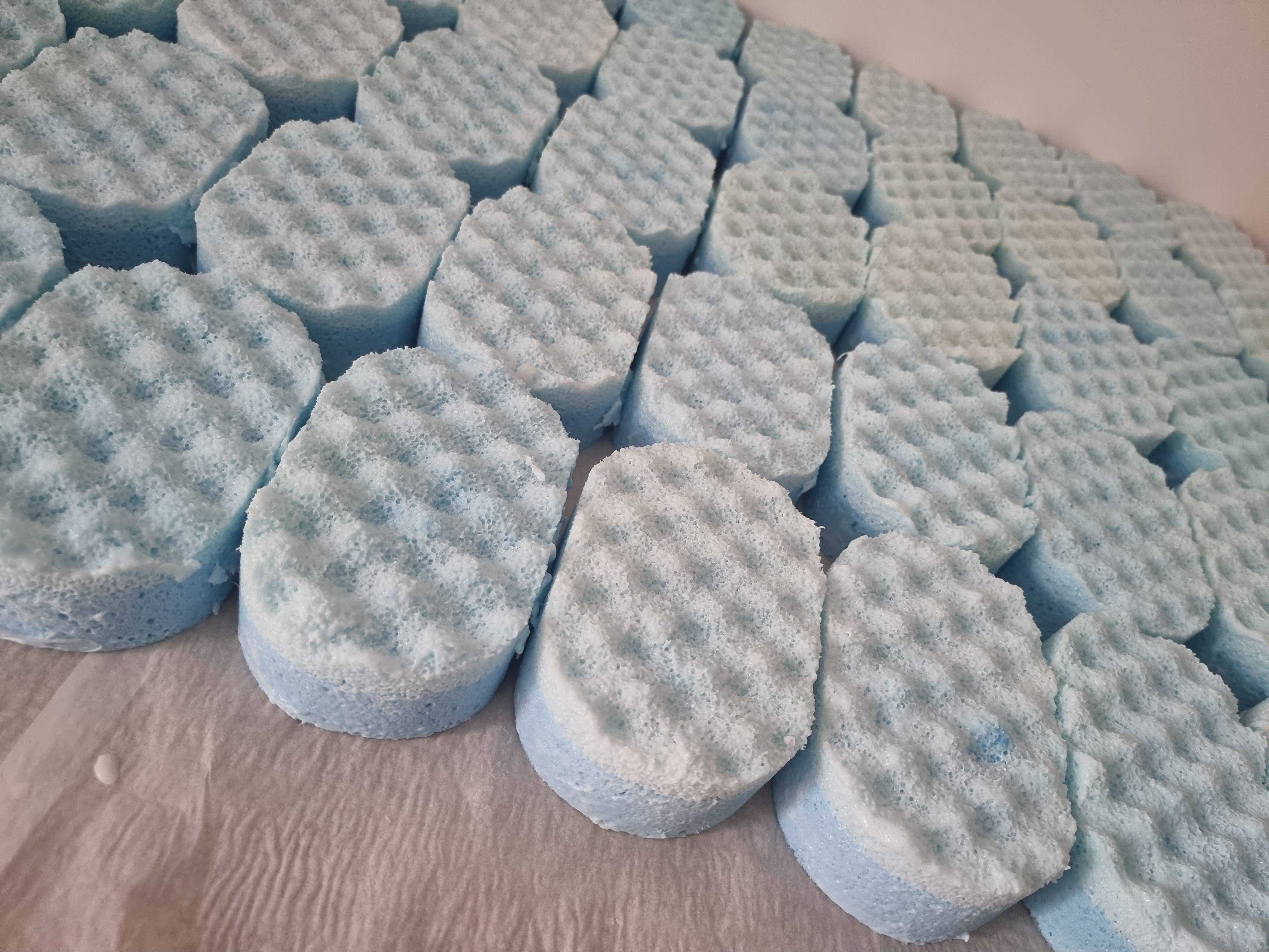 De Unique Fragrance – wholesale Bath pouf/sponge – Exfoliating Soap Sponge Vie Belle/ Éponge Exfoliante1