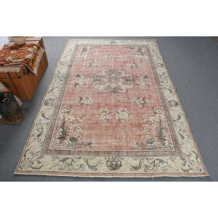 Vintage randig blommig ullmatta i rött och beige för wholesale av The Loom Wholesale