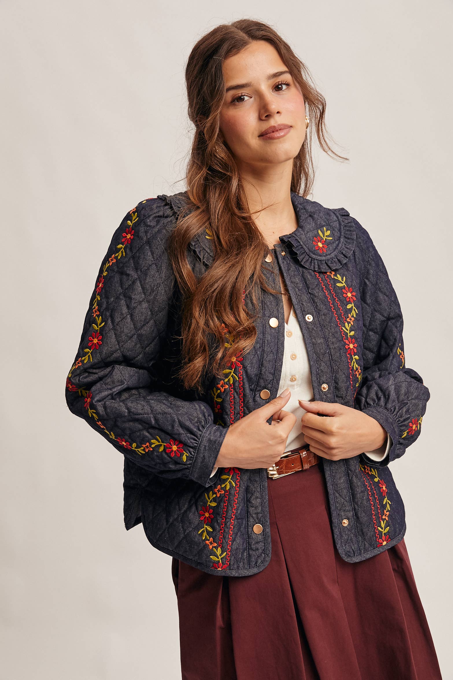 Midnat Indigo Broderet quiltet denimjakke FJ0008 for engroshandel på Faire7