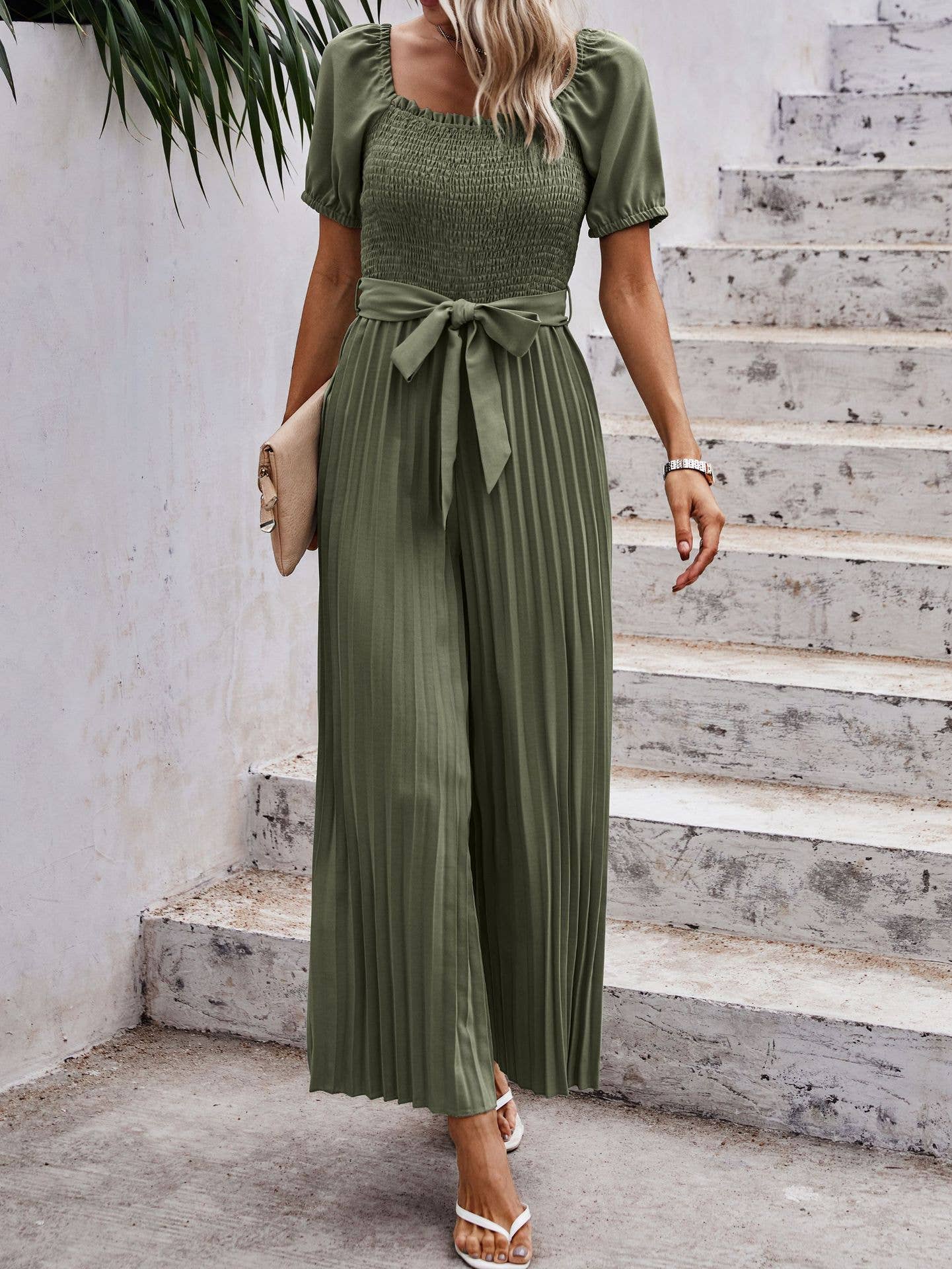 eLook – Großhandel Jumpsuit – Damen – SZ1-J6243 Gemusterter, plissierter Jumpsuit mit Gürtel18