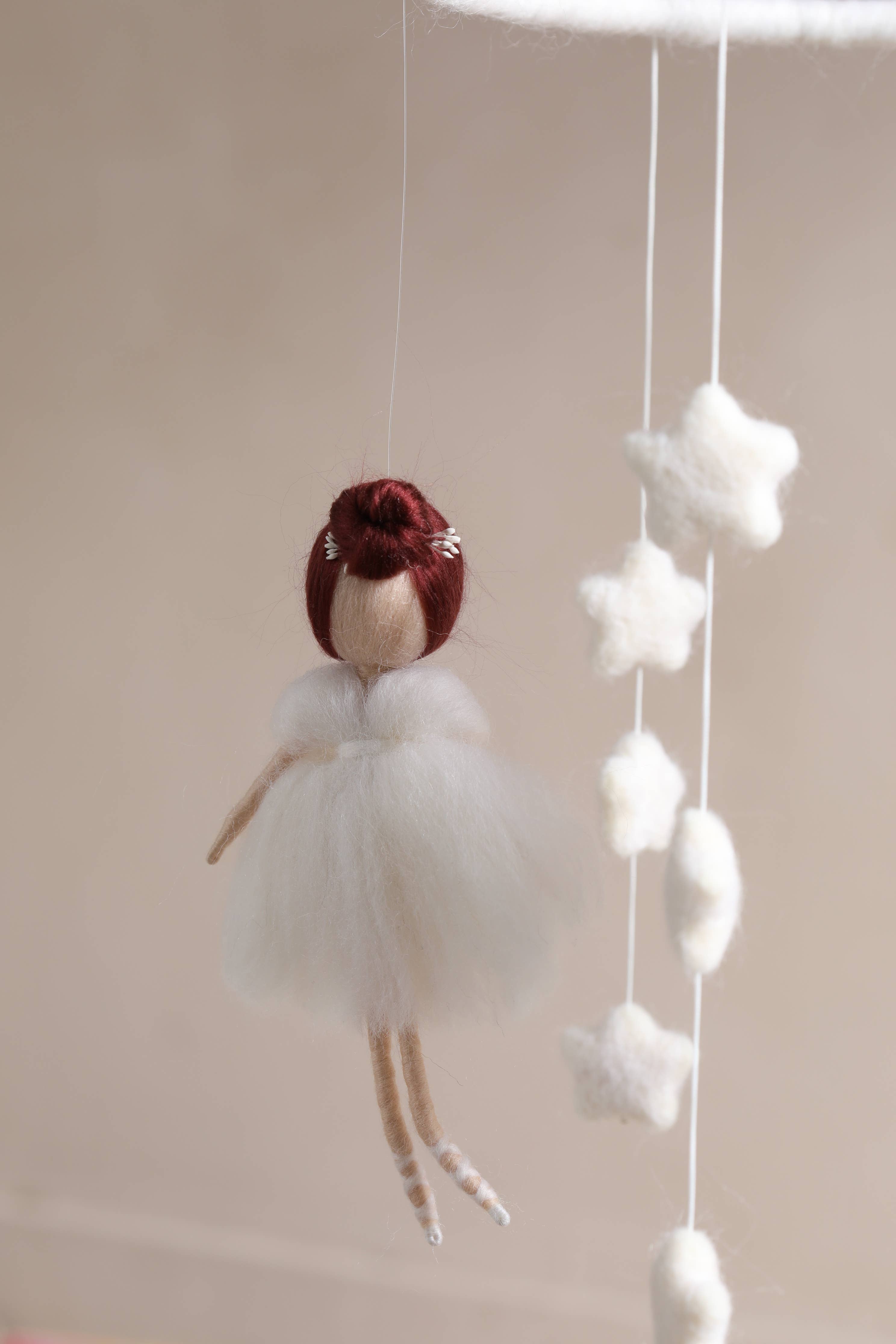 2 Stories - Venta al por mayor Juguete móvil para bebé - Móvil Montessori de lana con bailarina, Neuralles2