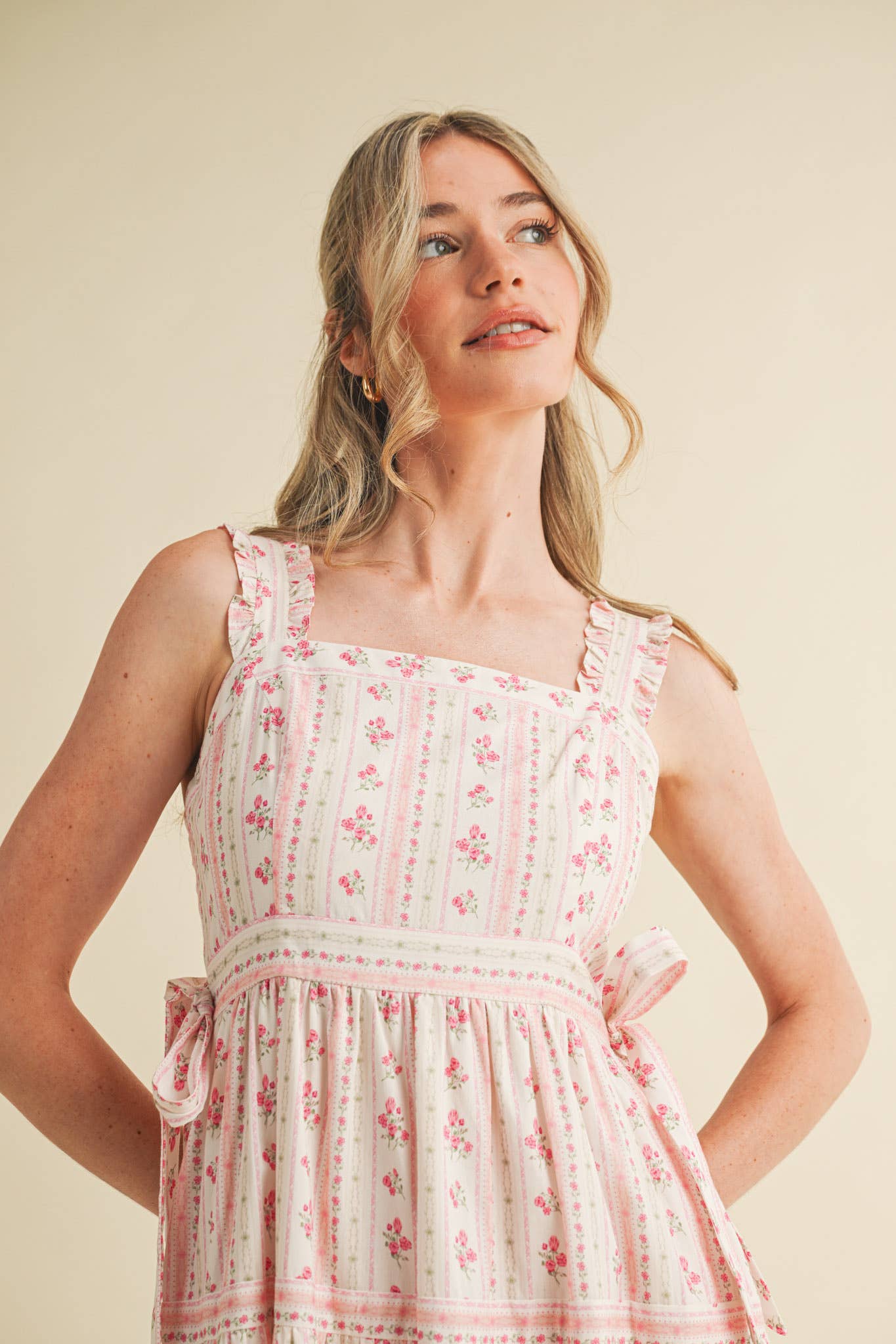 &MERCI - Wholesale Dress - Women's - RUFFLED STRAP FLORAL MIDI DRESS WITH SIDE TYING BOWS MDR35864