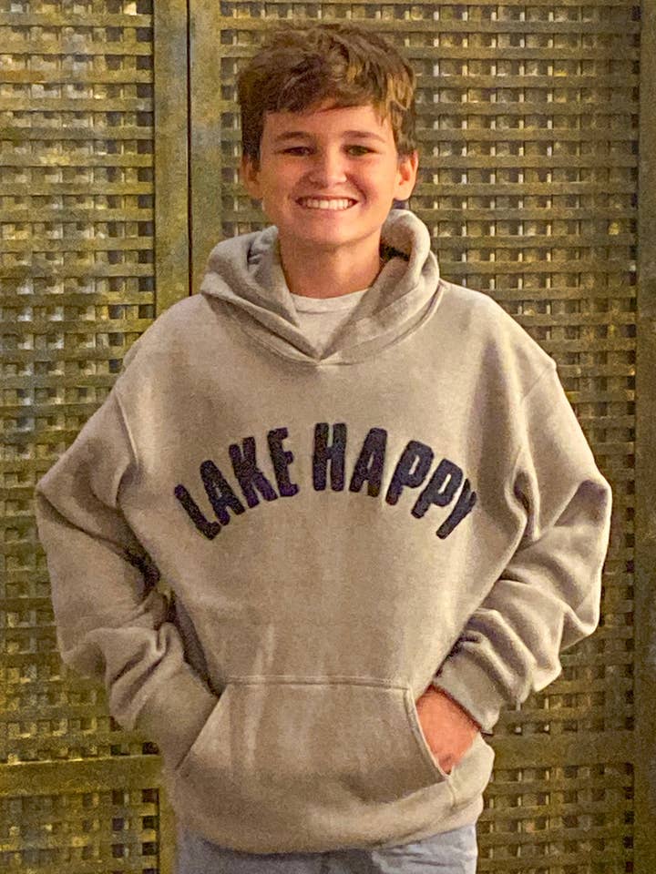 Lake Happy Kapuzensweatshirt Grau/Marineblaues Chenille-Logo für den Großhandel von Lake Happy
