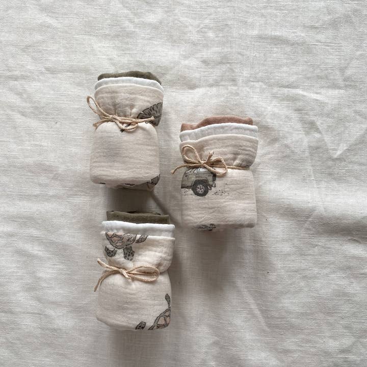 PETITE EvelinaApparel - Wholesale Burp cloth set – Baby - Burp cloth set / boys prints2