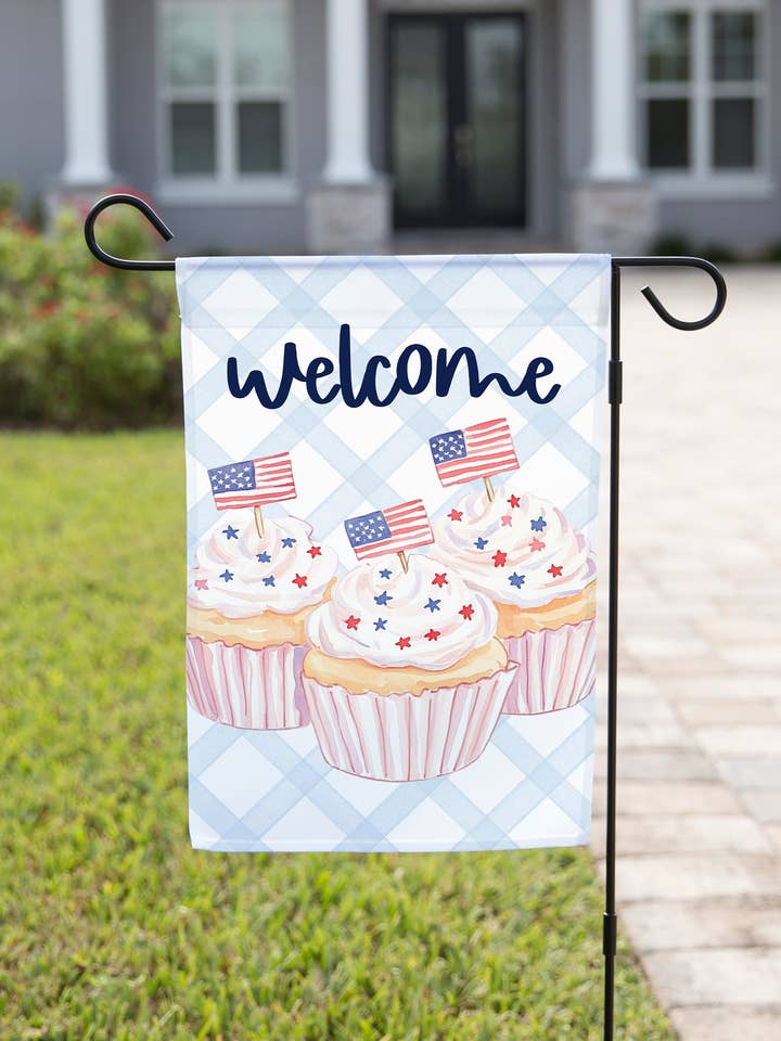 Patriotische Gartenflagge – Willkommen USA Cupcakes für den Großhandel von The Navy Knot