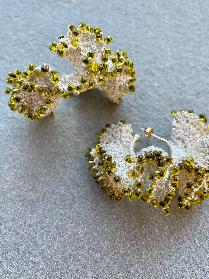 Mini-Flamenco-Ohrringe Beige für den Großhandel von Seyyah