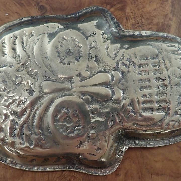 Ubud Glass - Vente Plateaux décoratifs - Plateaux de service en laiton mexicain - Beauté intemporelle pour des réceptions élégantes4