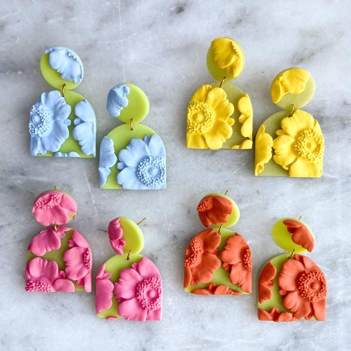 Sommer Blomster Blonder Dingle for engroshandel hos WARAO Jewelry