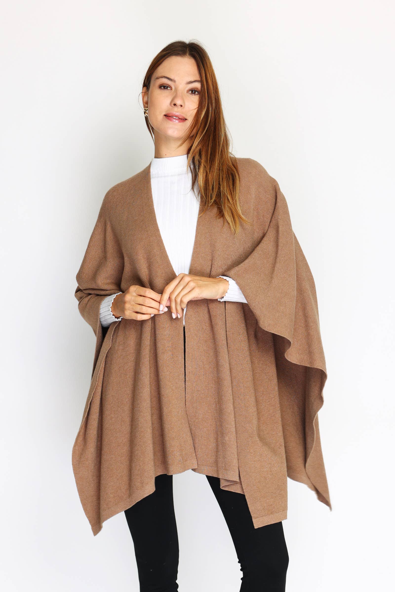 ORNELLA PARIS - Wholesale Poncho - Women's - Ponchos with one button LEL-G8757

2