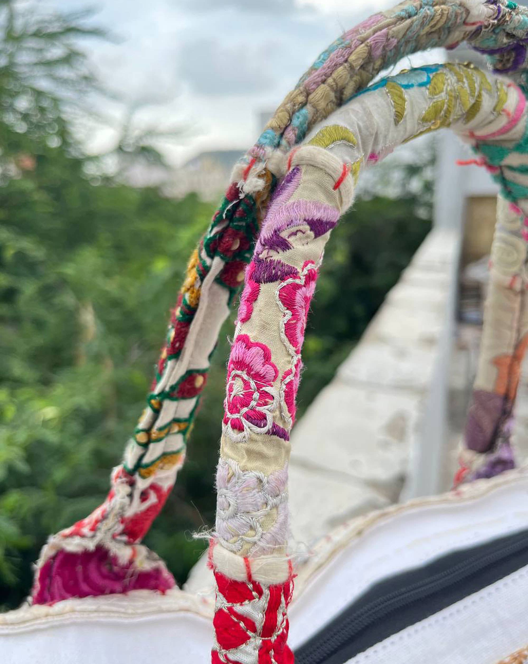 GYPSY STUDIO – Bolsa de ombro – Mulher por atacado – Saco de Ombro Médio com Trabalho de Fios Zari, Trabalho de Missangas e Khambaadiya4