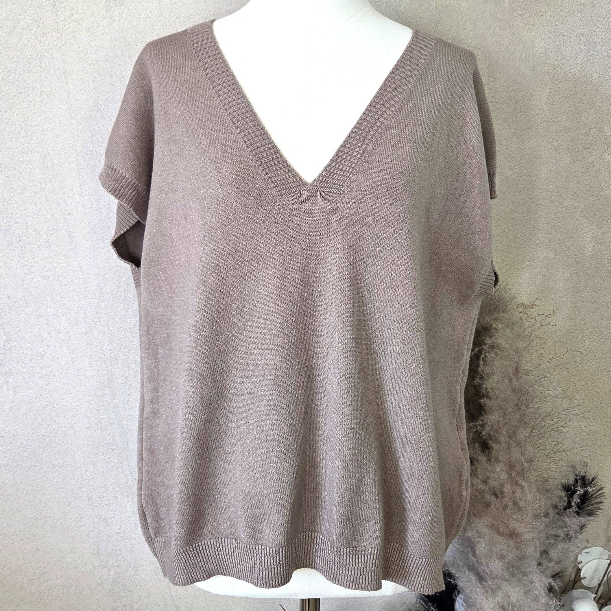 Tempest Designs - Wholesale Knit Top - Women's - Viscose mix knitted tank top with V-neck4