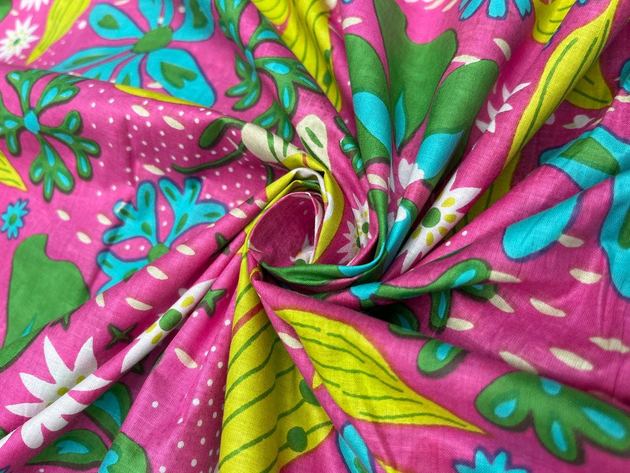 Bhawana Handicrafts - Venta al por mayor Pinturas para tela - Tela de algodón con estampado floral indio para mujer3