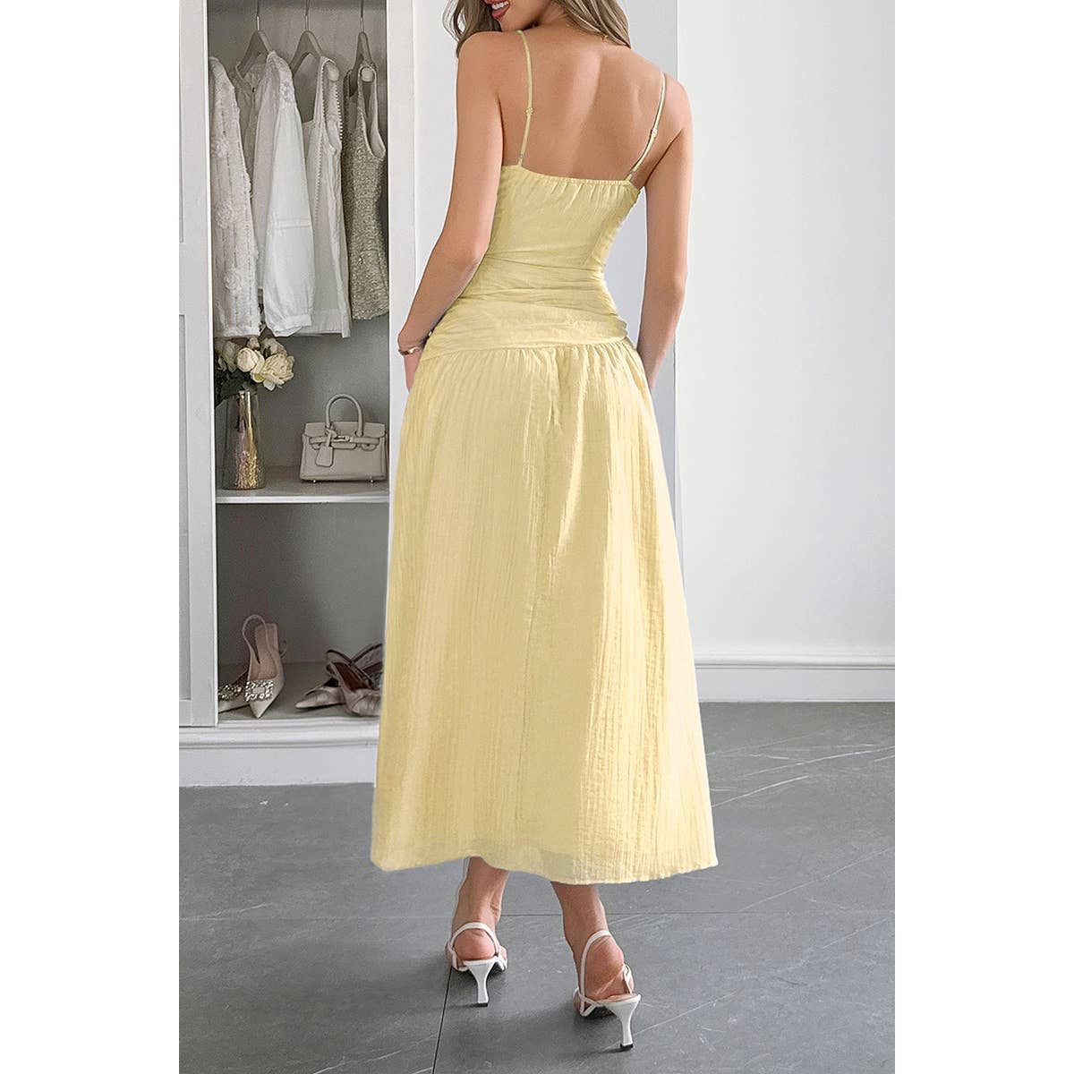 Supreme Fashion – Großhandel Kleid – Damen – Solides Midikleid mit V-Ausschnitt, Cutout und ärmellos7