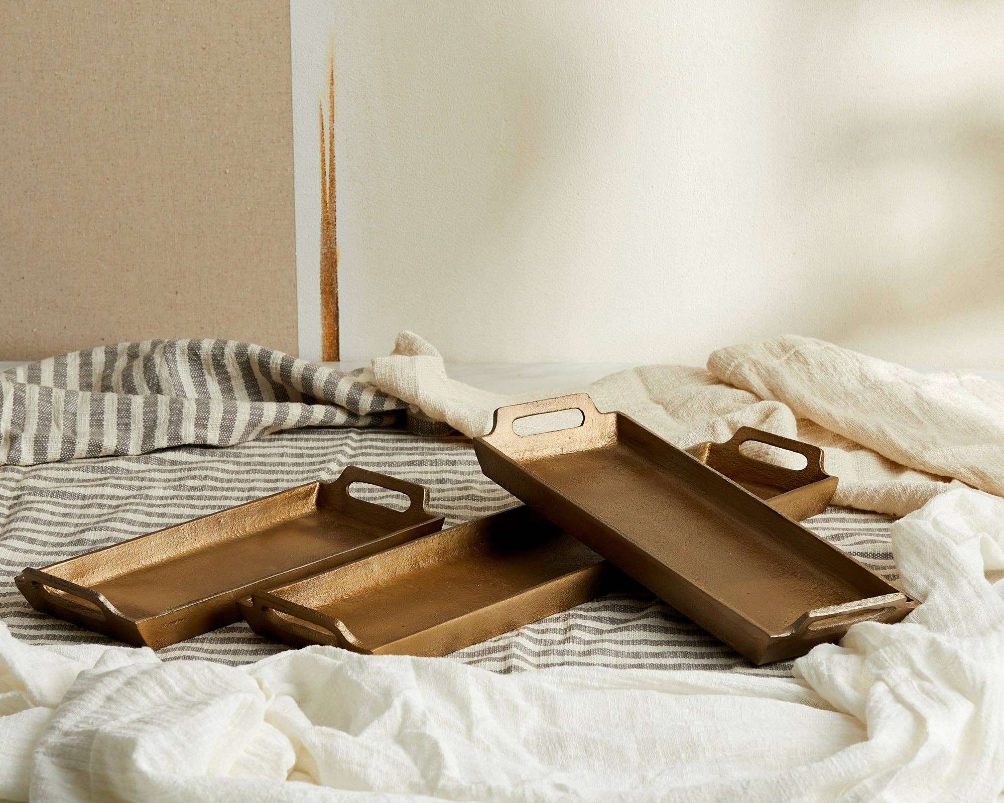 What a Host Home - Wholesale Serving Tray - May Stylish Gold Serving Trays with Handles1