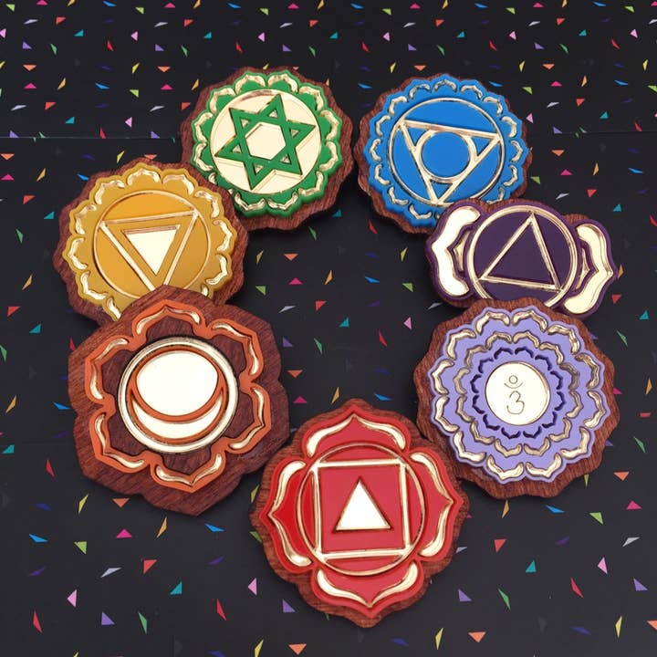 Chakra Sacred Geometry Brosche für den Großhandel von Working Clasp
