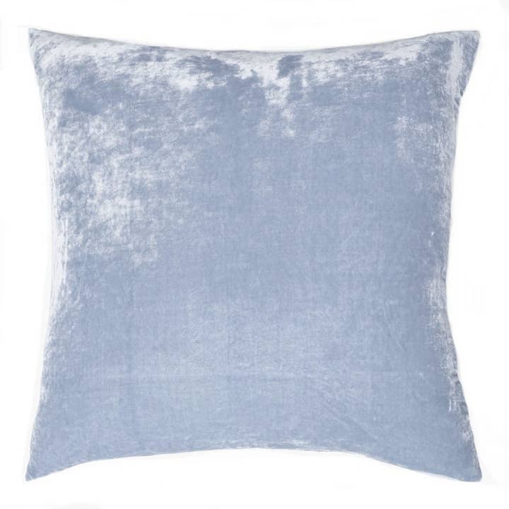 Coussin de luxe en velours de soie et chambray pour la vente par Linen Salvage Luxe