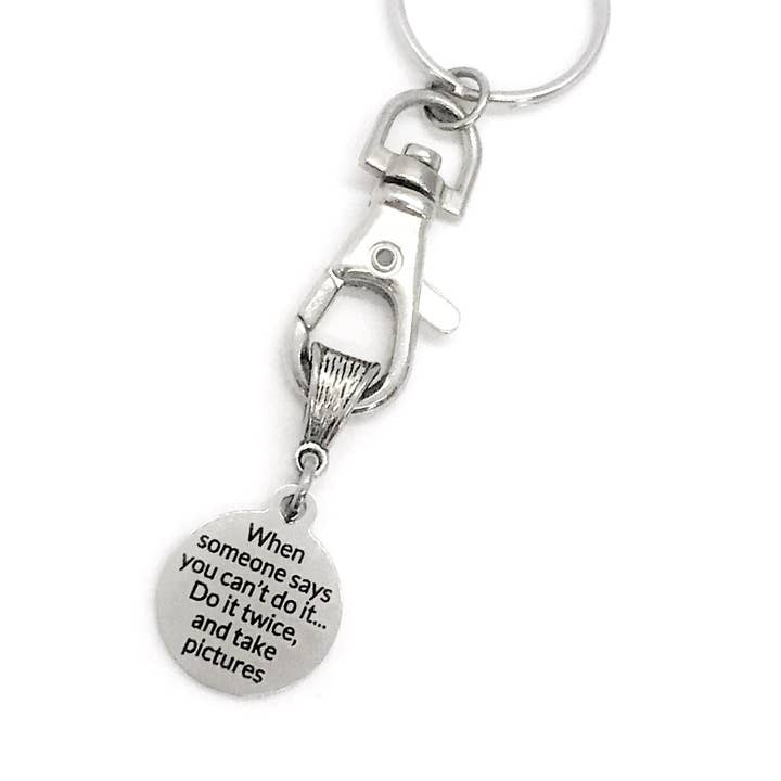 Cuando alguien dice que no puedes hacerlo, hazlo dos veces y toma fotos, regalo motivacional, cita motivadora, cita alentadora, regalo alentador para venta al por mayor de JKCE Designs