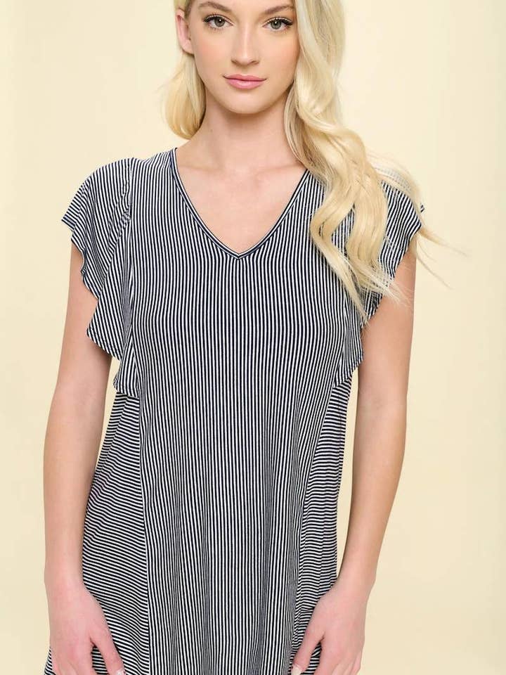 Pinstripe fladder ärm topp för wholesale av Ritz Collections