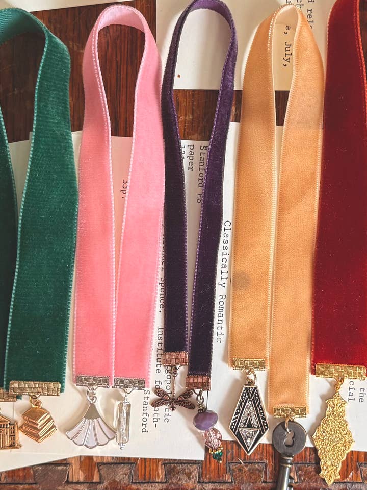 Marque-pages en ruban de velours luxueux, ensemble assorti, cadeau pour les amateurs de livres pour la vente par Classically Romantic