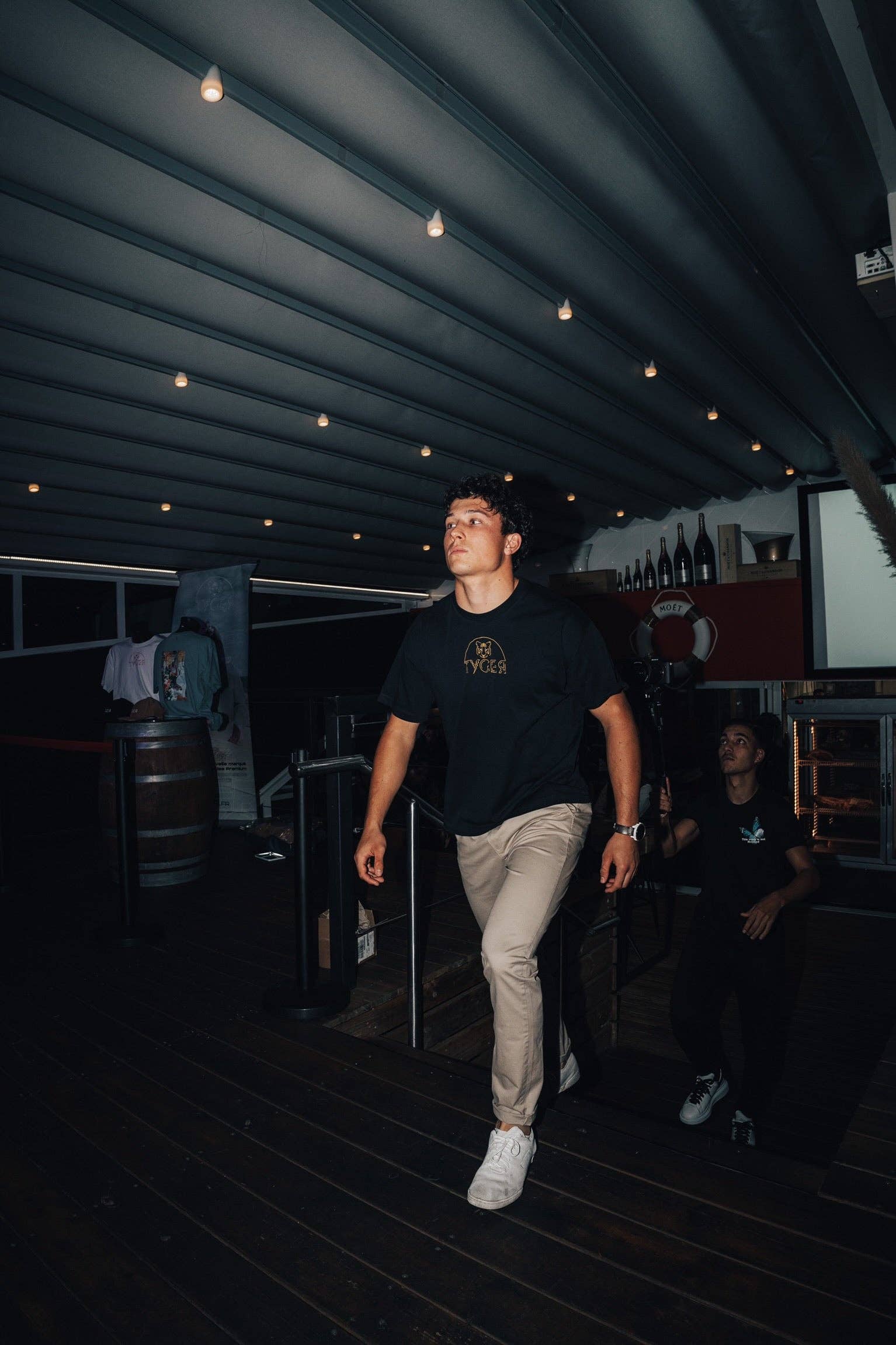 SVART Tyger essential svart t-shirt för wholesale på Faire4