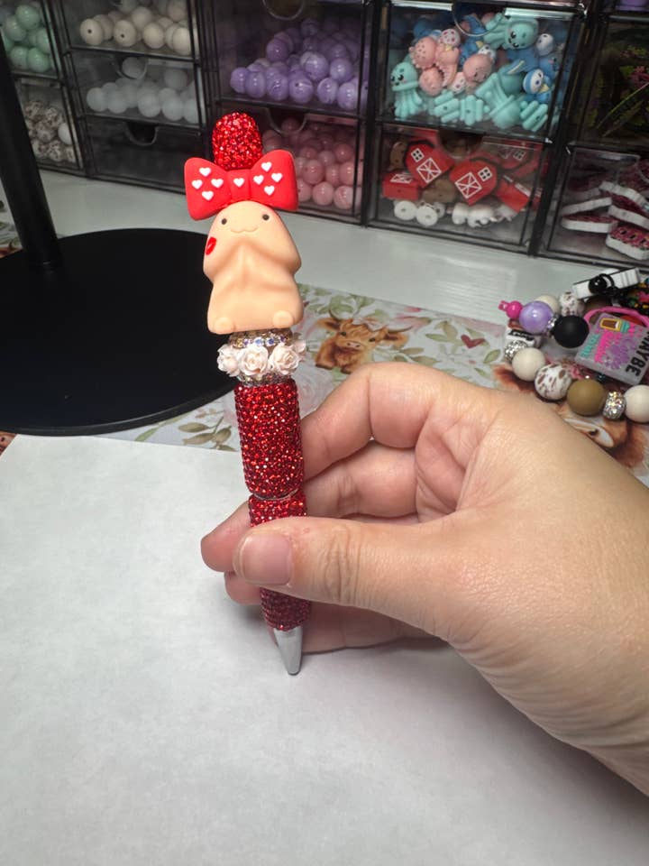 Bolígrafo Richard Rojo Brillante para venta al por mayor de Sweet Rosewood Boutique