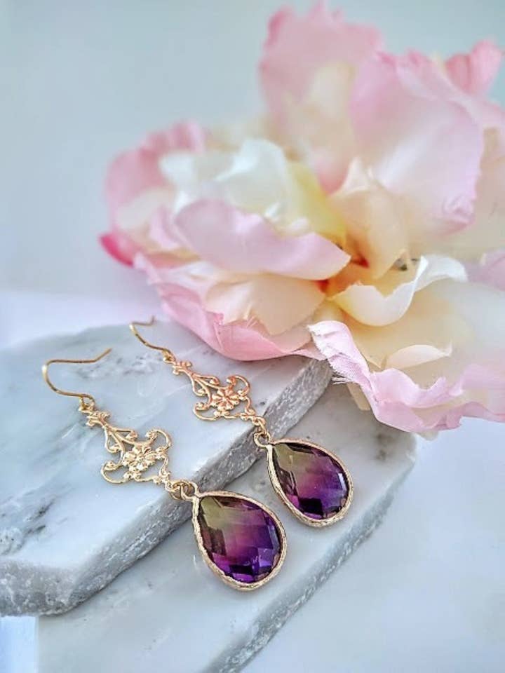 Lila och gula glasdroppguldörhängen, minimalistisk stil, bruddroppörhängen, flera färger, ljuskrona, länk för wholesale av Bad Apple Designs