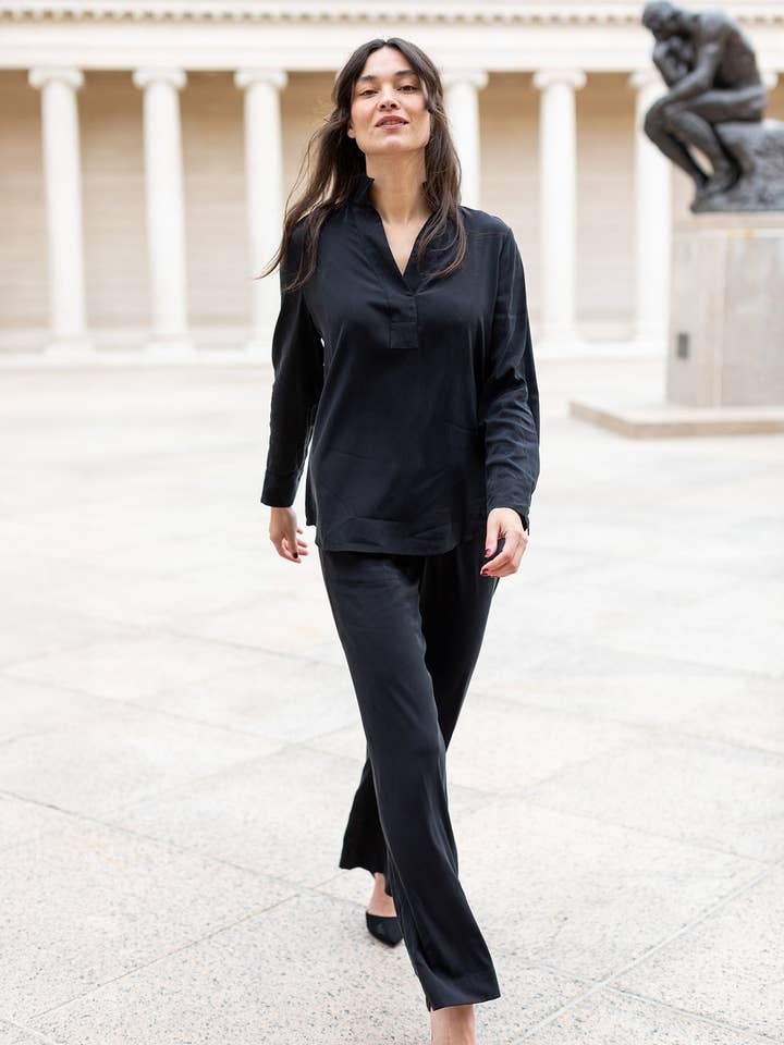 SIMONE Bluse Schwarz für den Großhandel von Lesley Evers