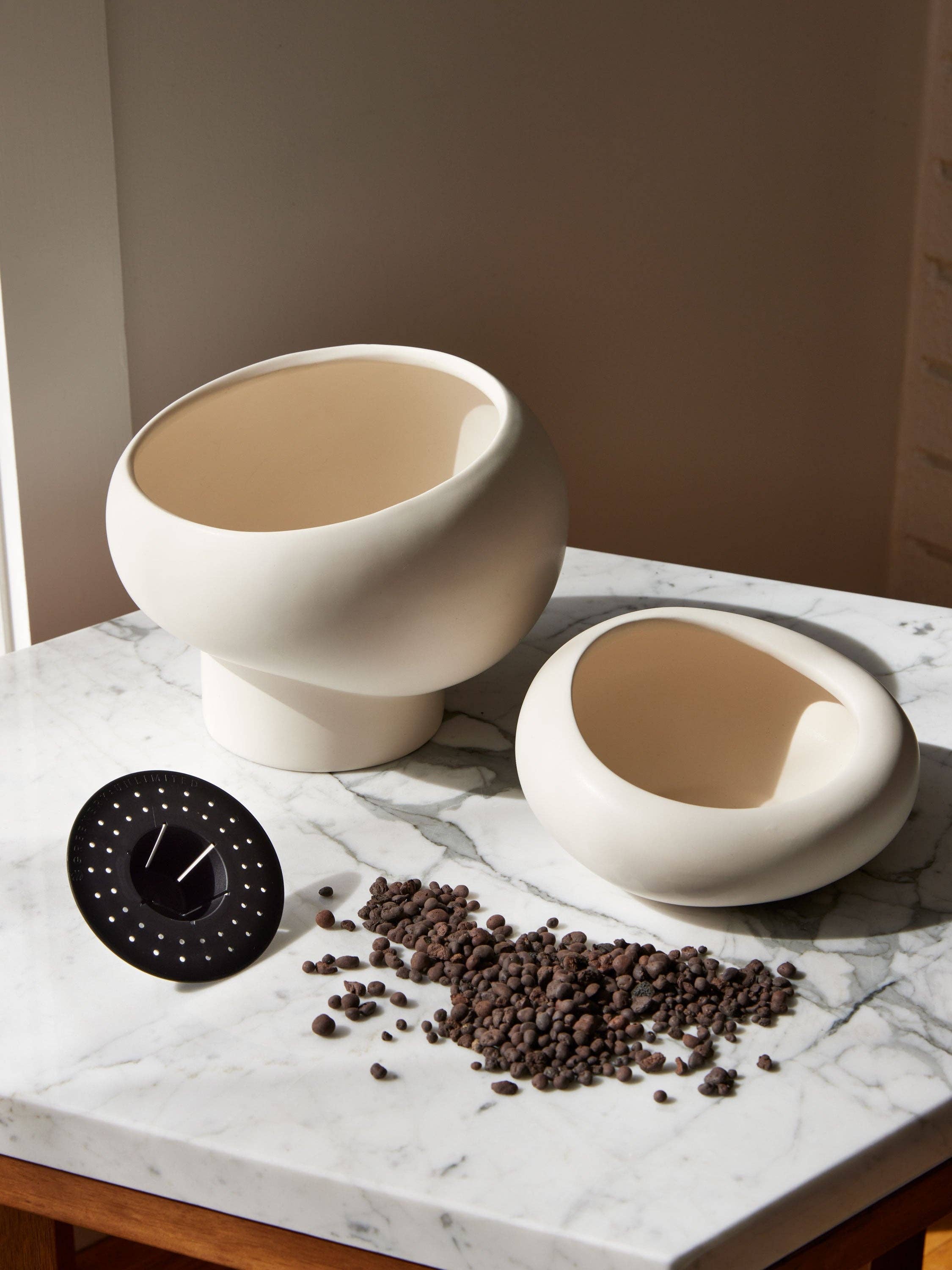 Greenery Unlimited - Wholesale Plant Pot - Light + Ladder: Fondra Self Watering Pot1