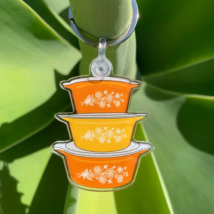 Extremely Retro - Wholesale Keychain - Women's - Vintage Gold Butterfly Pyrex Casserole Dish Keychain