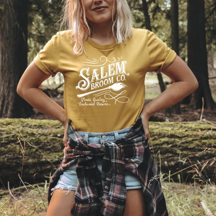 Humm & Willow - Vente T-shirt sérigraphié – femme - Chemise Halloween - Salem Broom Company - Jolie Halloween6