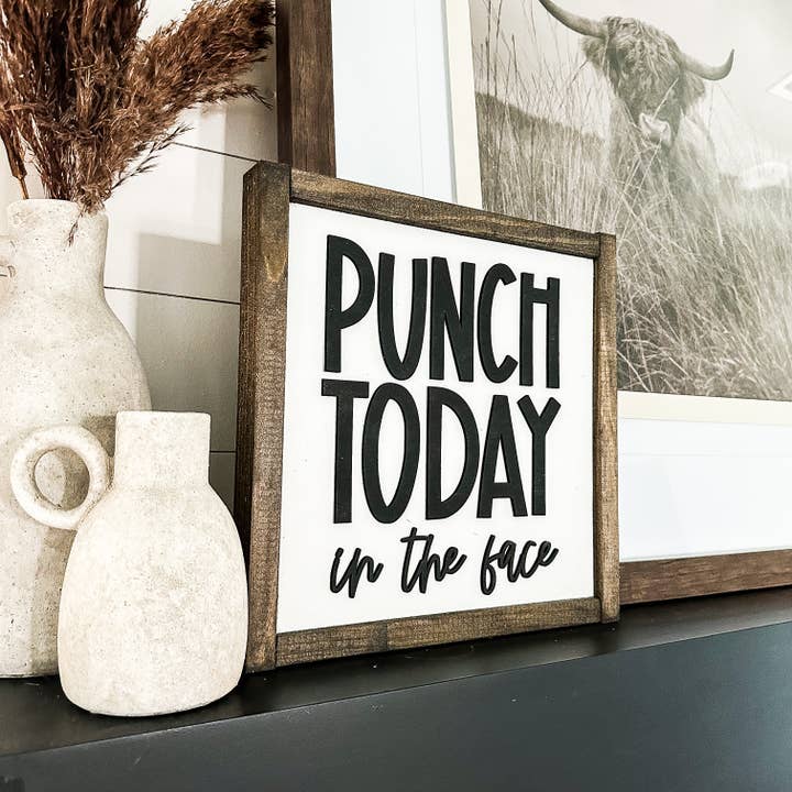 Letrero de madera con texto en relieve de Punch Today in the Face para venta al por mayor de Dakota + Pine Design Co.