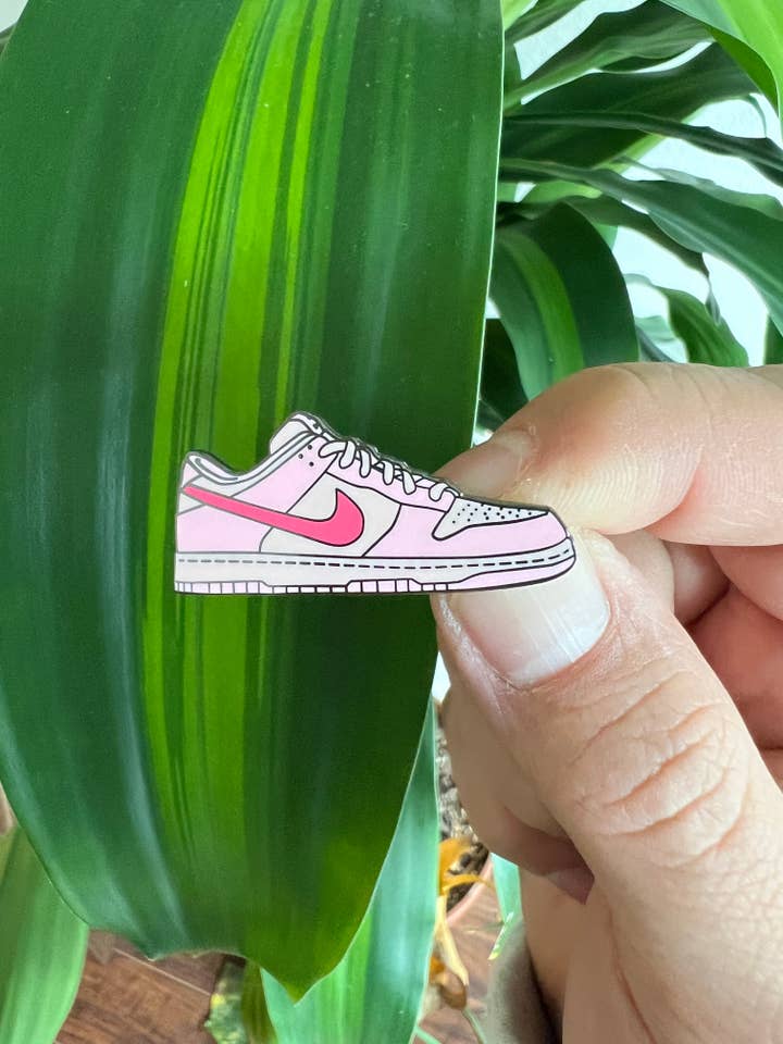 Dunks drievoudige roze emaille speld voor wholesale door Hype Pins