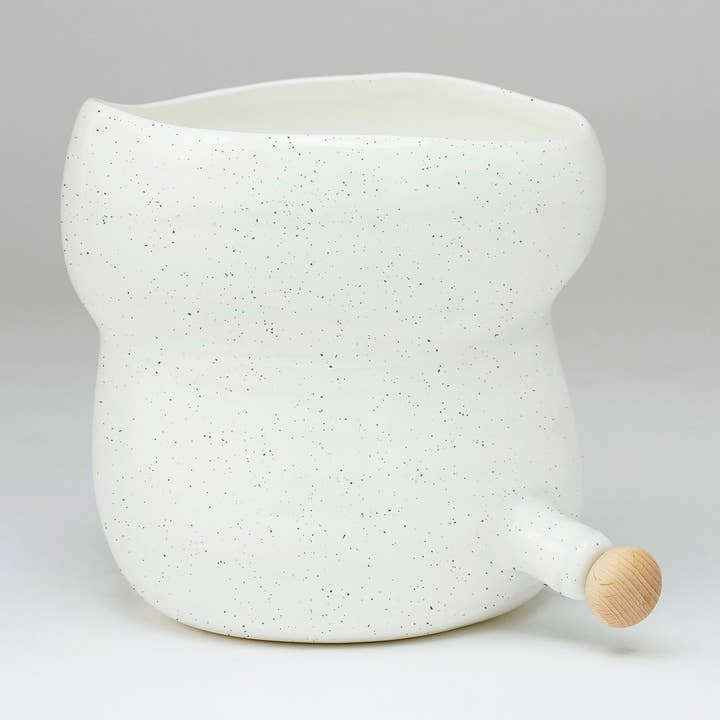 Verseur Pot Verseur Pochette Blanc Tachette Petit pour la vente par Angus & Celeste