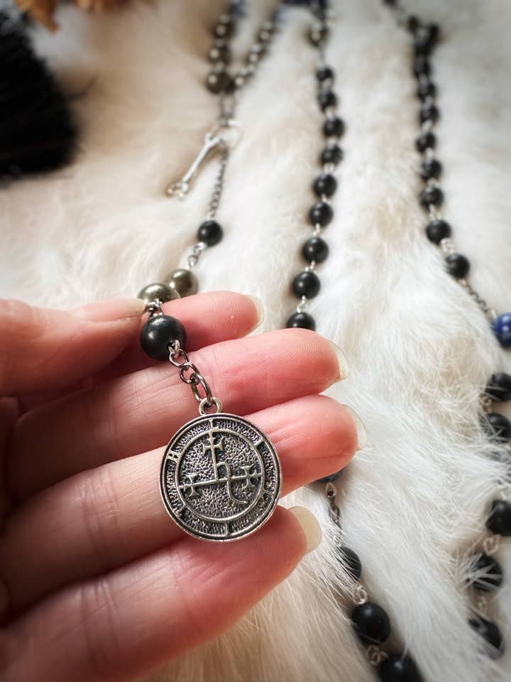 Lilith's Sigil: Talisman Heksenrozenkrans voor wholesale door Keven Craft Rituals LLC