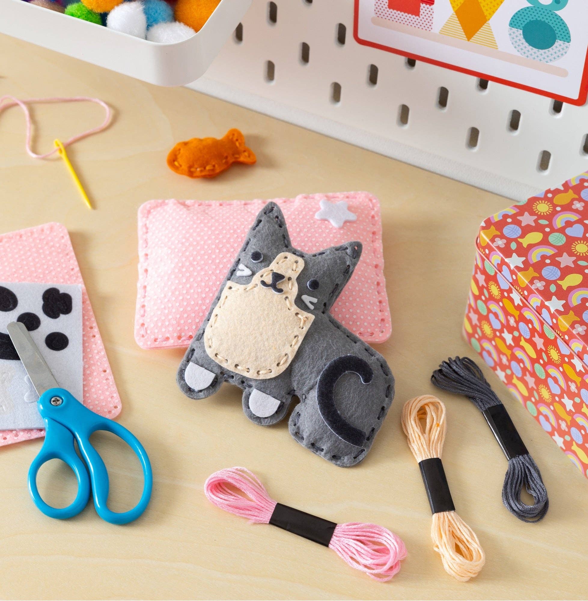 Chronicle Books - Wholesale DIY Craft Kit - Kids - Mini Craft Kit: Pocket Pet Kitten1