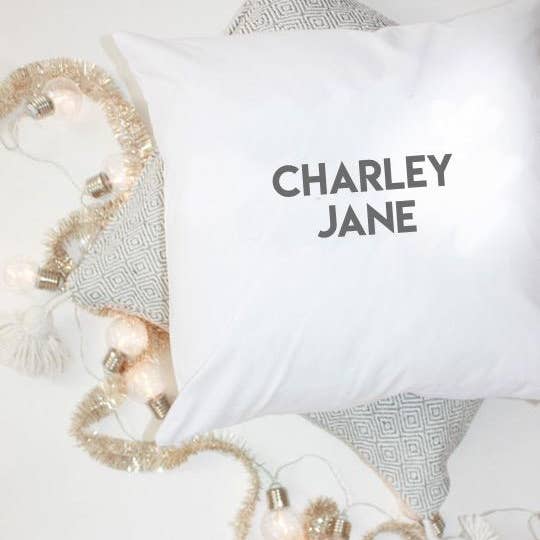 Housse d'oreiller avec nom personnalisé pour la vente par Design District Co