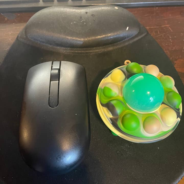 AlexisandGreenberg – wholesale Fidget toy – Kids – A & G Perfect Computer Desk or Desk Fidget toy3