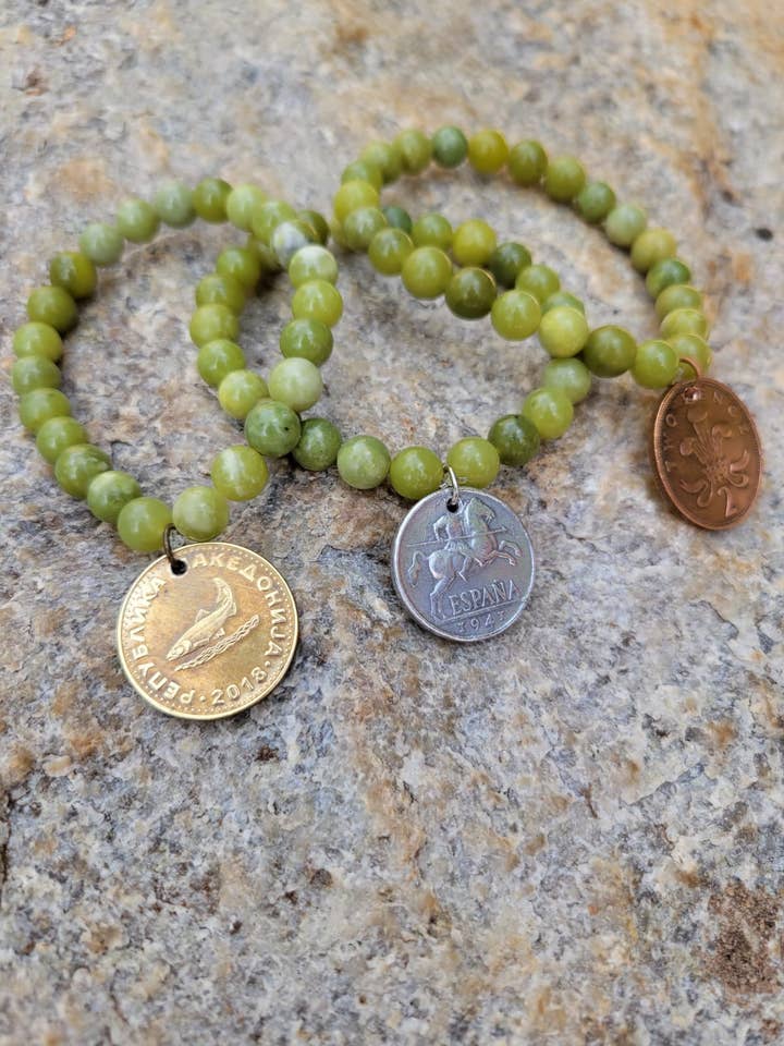 Bracelet en perles de jade pour la vente par World Links