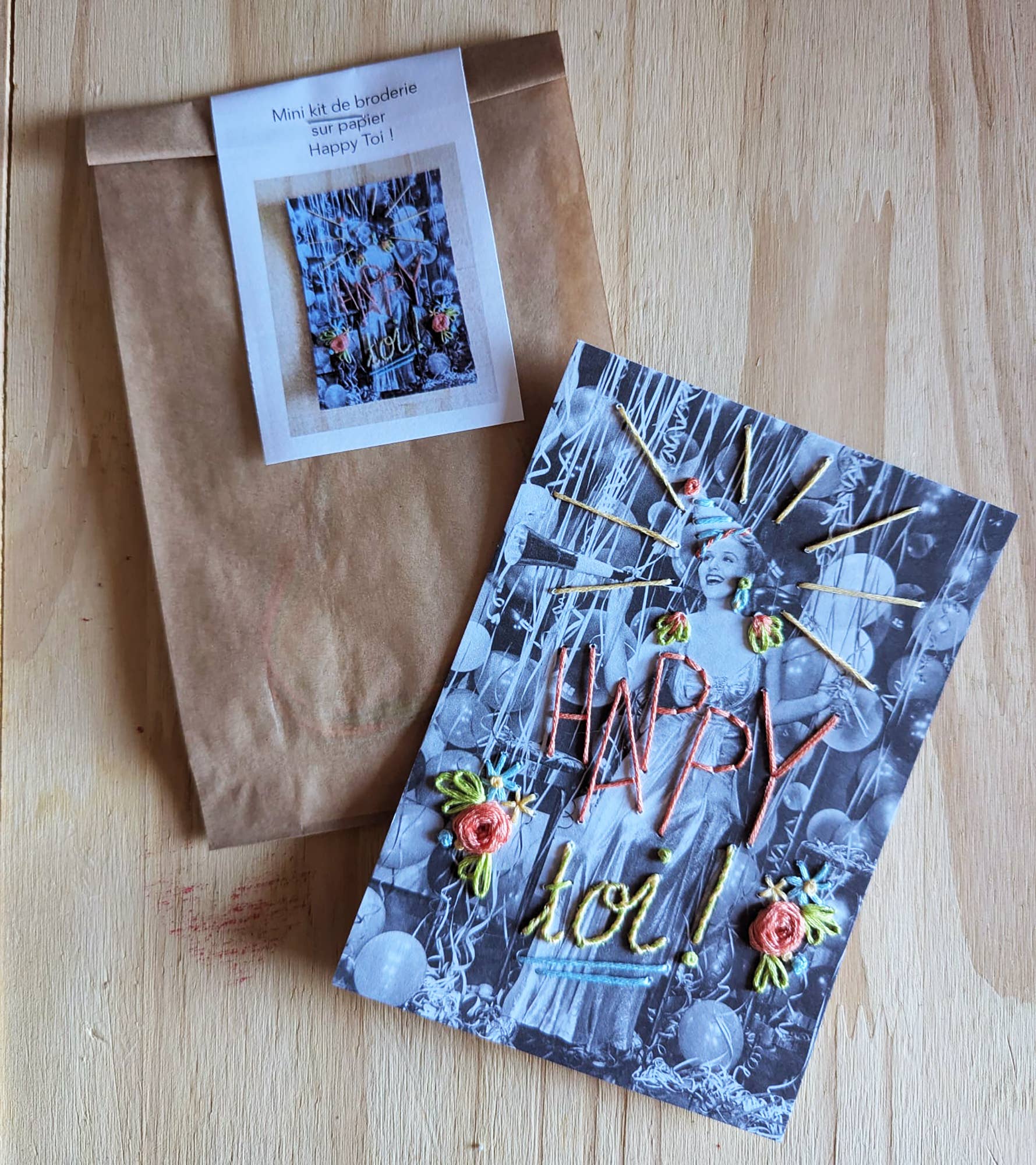 TheComptoir - Wholesale Embroidery/Cross Stitch Supplies - mini kit de broderie sur papier - Happy toi !3