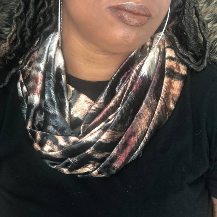 Bufanda Infinity | Pañuelo Infinity Luxe Infinity de terciopelo estampado suave con aspecto de seda para venta al por mayor de Drew Sinclair