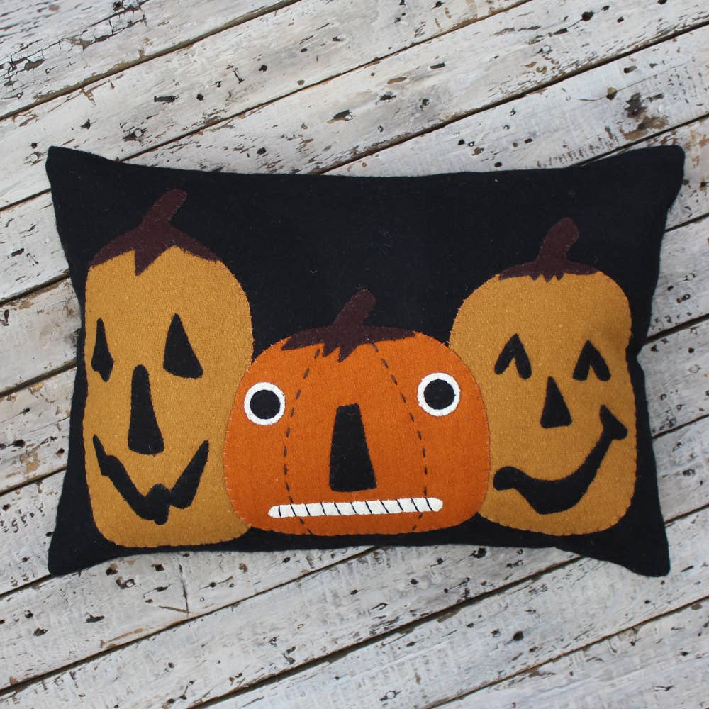 Home Collections by Raghu - Venta al por mayor Cojín decorativo - Jack-o-Lanterns Felt Almohada negra de 14 «x20"1