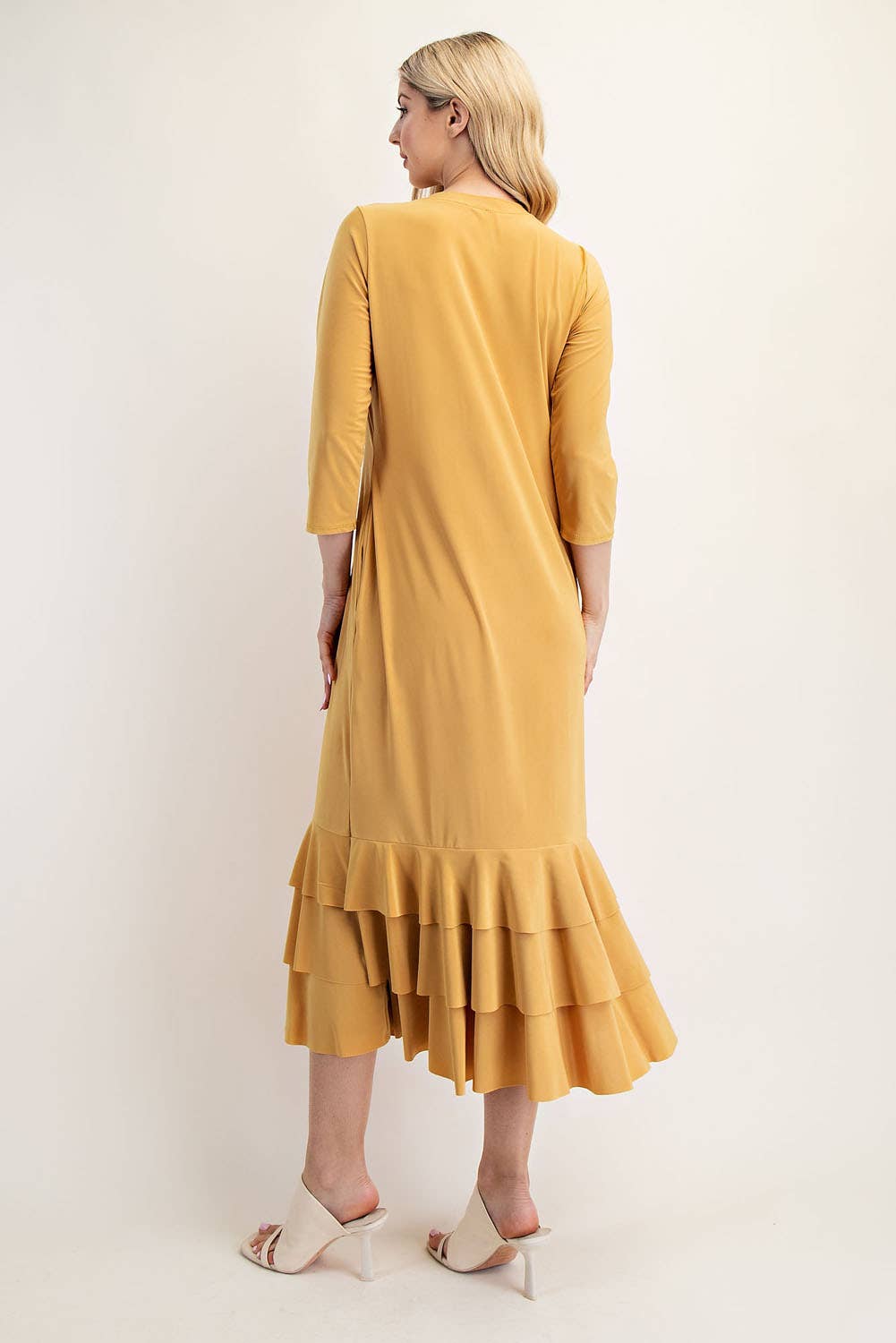 Celeste Clothing – Großhandel Kleid – Damen – Großgrößen-Midikleid mit gestuften Rüschen und 3/4-Ärmeln70