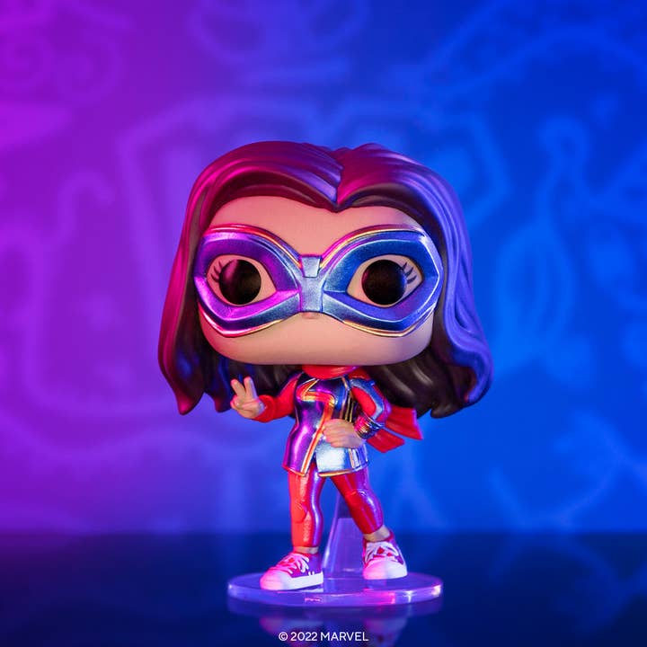 Fundom – Engroshandel Legetøjsfigurer - Børn – Funko Pop! Marvel Studios: Ms. Marvel - Ms. Marvel med fredstegn1