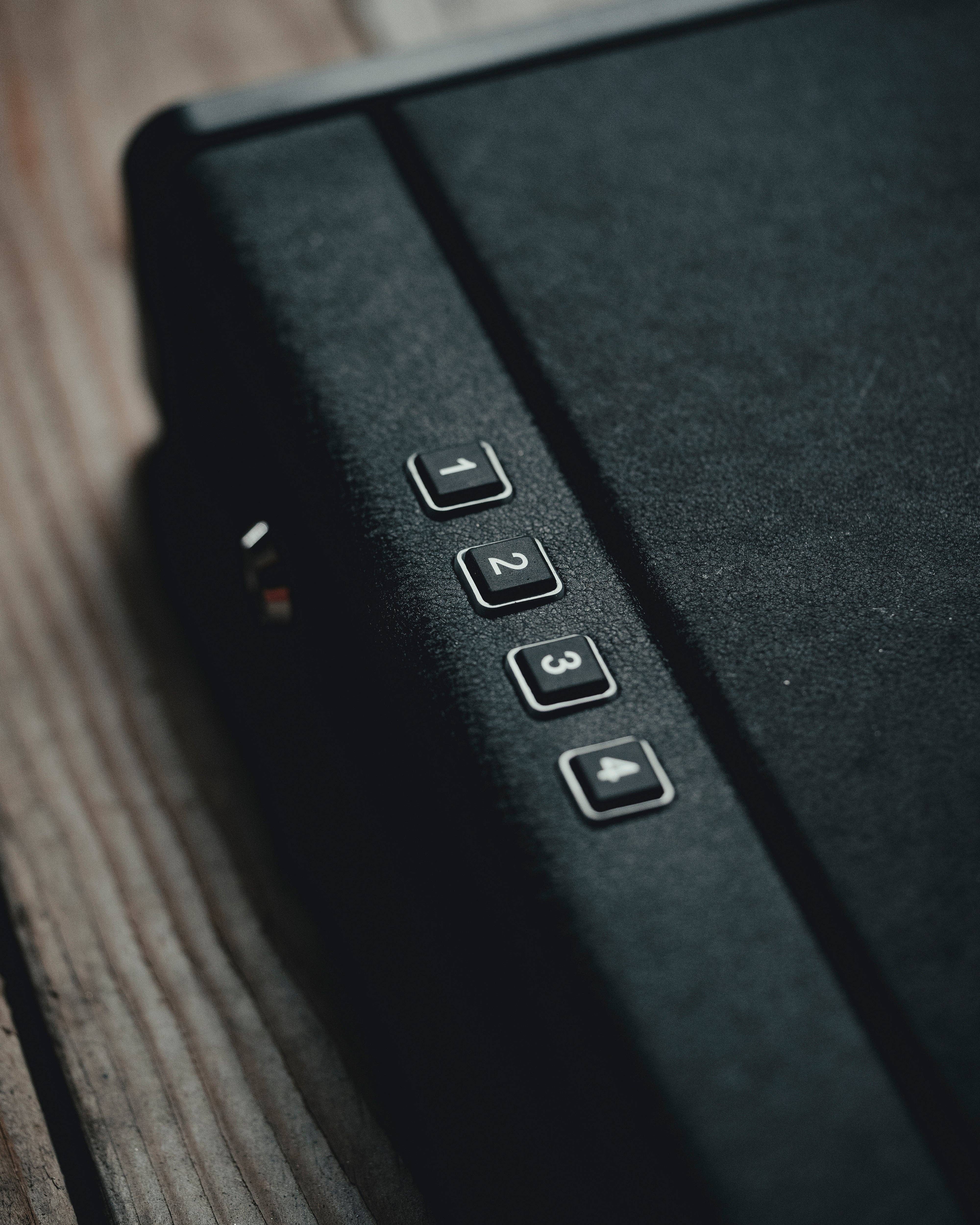 Iron Hawk Safe - Vendita all'ingrosso Contenitori portaoggetti - Iron Hawk IHQ500 cassaforte portatile ad accesso rapido per pistole5