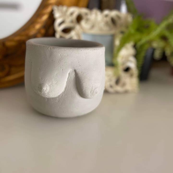 White Boob planter I Concrete boob pot for wholesale on Faire1