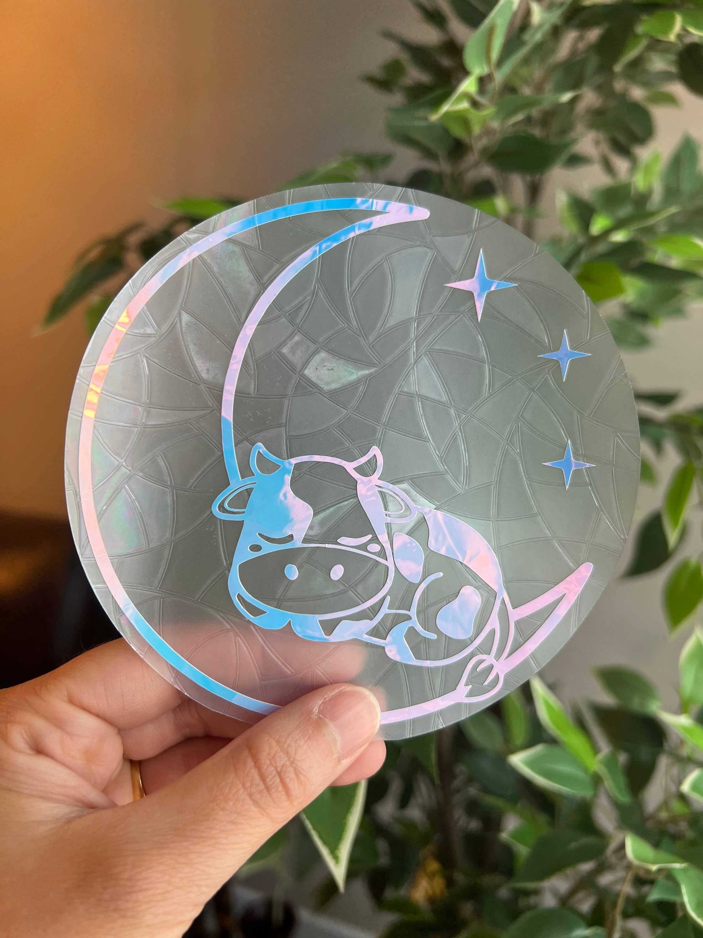 Thirty Three Prints - Vendita all'ingrosso Acchiappasole - Adesivo acchiappasole con mucca addormentata, decalcomania per finestra, pellicola per finestra, Rainbow Maker, Mucca e luna, adesivo con luna, adesivo per auto1