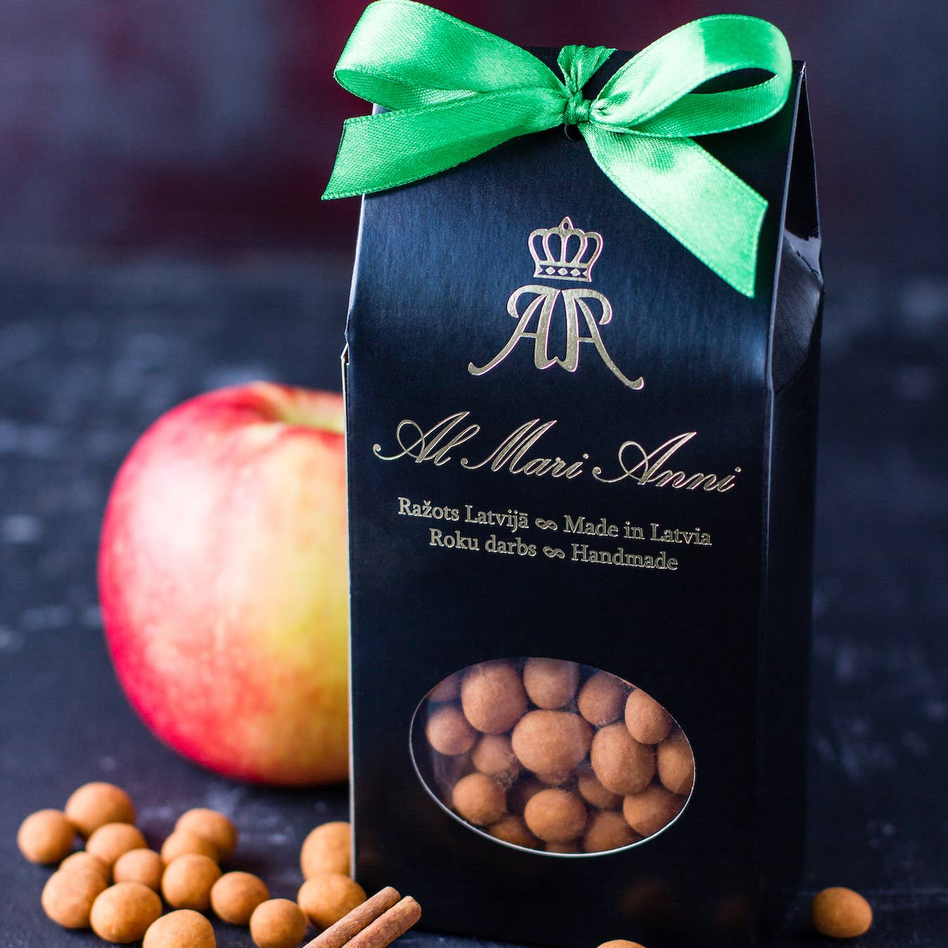 Al Mari Anni - Wholesale Chocolate Covered Sweets - Al Mari Anni White Chocolate Dragee With Apple, Covered0