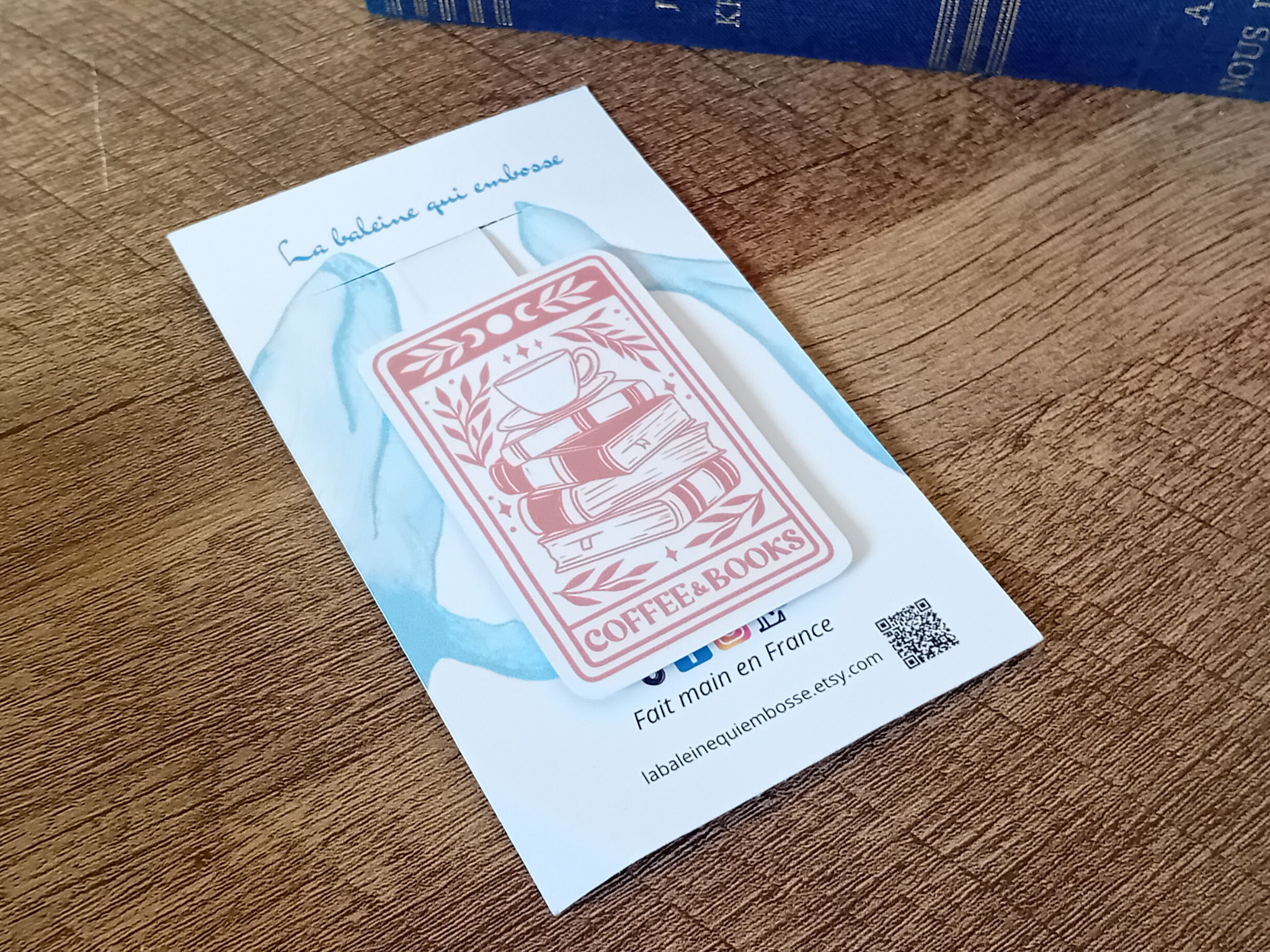 La baleine qui embosse - Wholesale Bookmark - Magnetic Bookmark - Tarot Card - Coffee & Books2