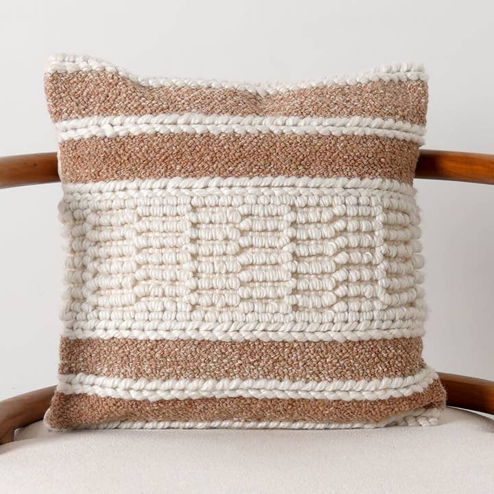 Coussin Tissé à la Main Beige/Ivoire – Coussin Décoratif Doux pour Canapé, Lit et Fauteuil d'Accent pour la vente par Expo Bazaar